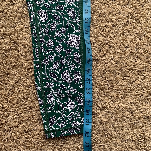 Athleta Legings Green With Flowers Side Pockets Women’s Size M - Picture 10 of 11